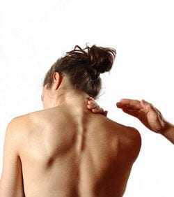 Мышечный спазм и боль – приступ радикулита при шейном остеохондрозе