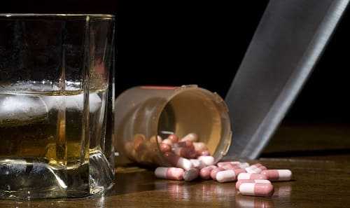 Спиртное с таблетками опасно для жизни