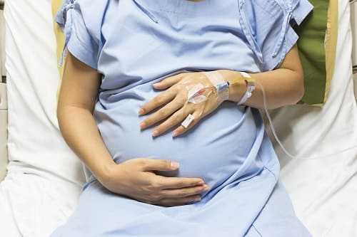 Беременная женщина в стационаре