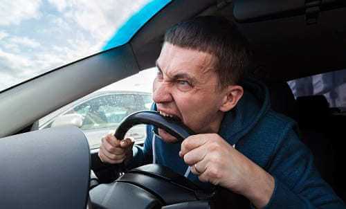 Приступ агрессии за рулем при неврозе