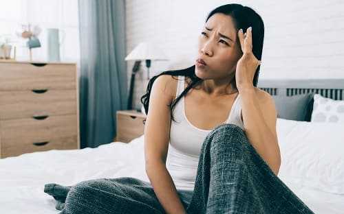 Мигренозный приступ у женщины