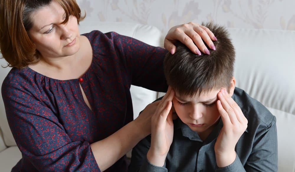 Мать озабочена головной болью у подростка