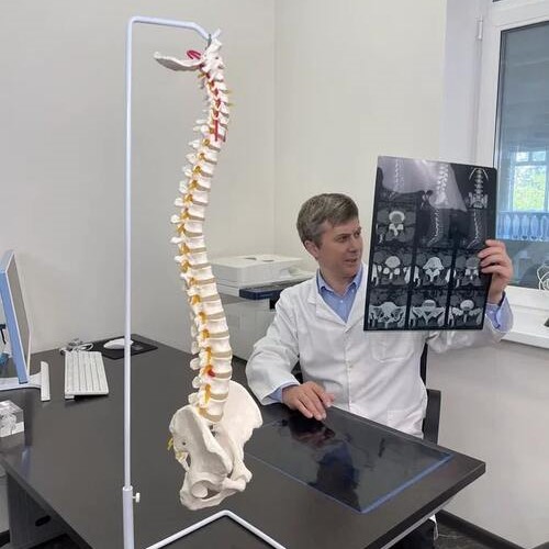 Профессор снимок МРТ женщины с болями в пояснице