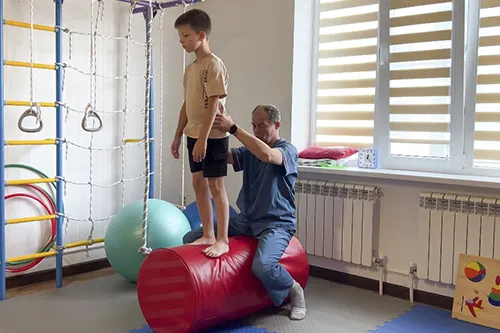 Как проходит занятие персонализированной ЛФК при неврологических нарушениях