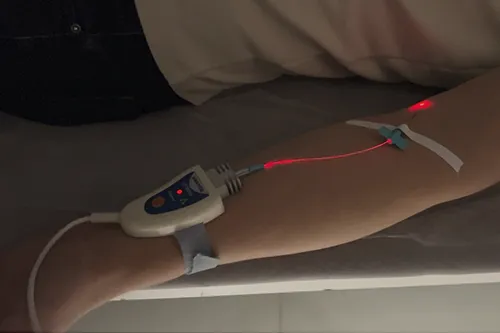 Почему метод ВЛОК (внутривенное лазерное облучение крови) привлекает внимание в неврологической реабилитации